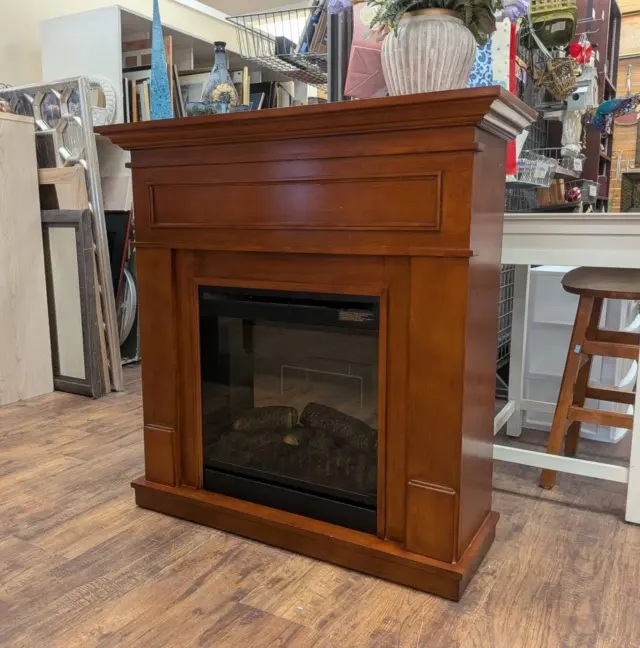 Broken coffee maker? Need a new DVD player? Maybe the living room could use a new centerpiece? We have lots of gently used electronics tested by our staff and volunteers for the kitchen, living room, bedroom, and more! 
Come on by and see if you can't find the nice and necessary essentials for your home while supporting the community! 

Donation Hours: 
Monday/Tuesday/Saturday/Sunday 10am-4pm Wednesday/Thursday/Friday 10am-7pm 

Store Hours: 
Monday/Tuesday/Saturday/Sunday 10am-5pm Wednesday/Thursday/Friday 10am-8pm 

Closed on all Statutory holidays